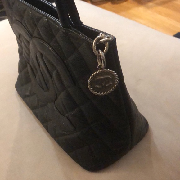 Quilted leather Chanel Medallion bag w/serial card - Picture 4 of 7
